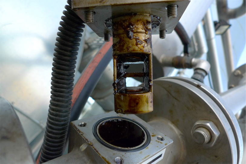 Durch Bitumen verschmutzter Sensor in der Gasrückführung